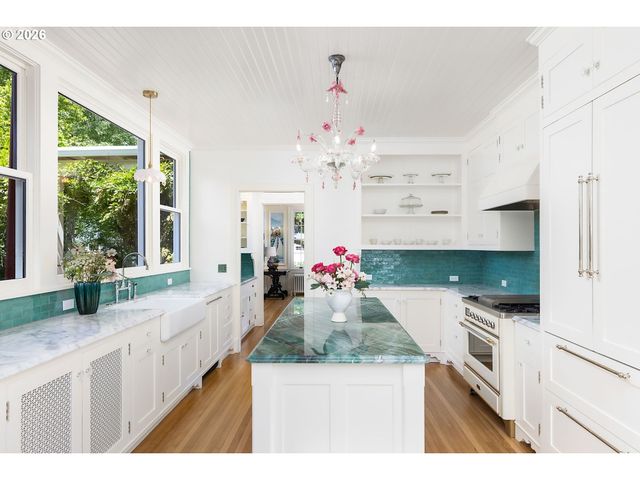 1728 Ne STANTON St, Portland, OR 97212