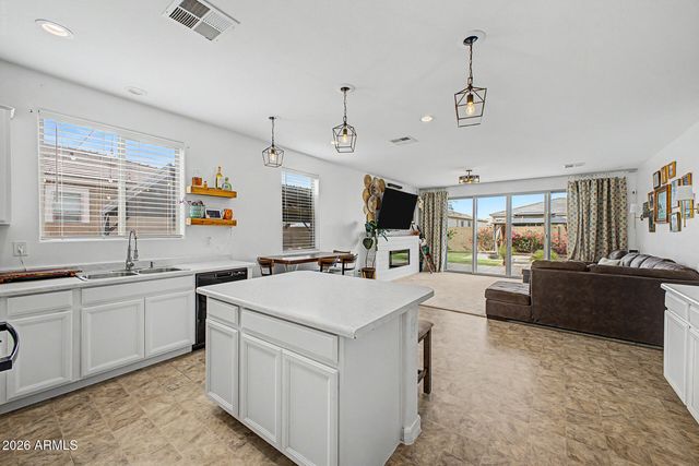 976 W SULLIVAN Avenue, Coolidge, AZ 85128