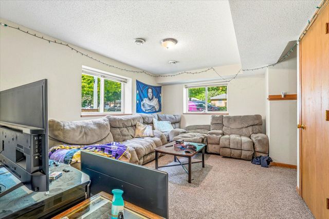 1077 26th Avenue SE, Minneapolis, MN 55414