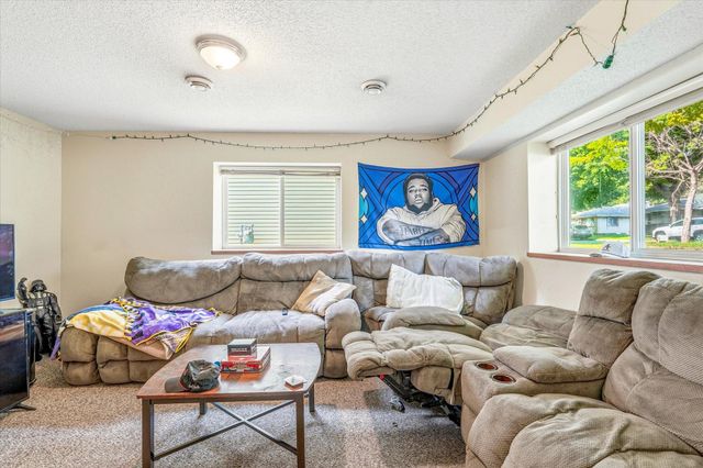 1077 26th Avenue SE, Minneapolis, MN 55414