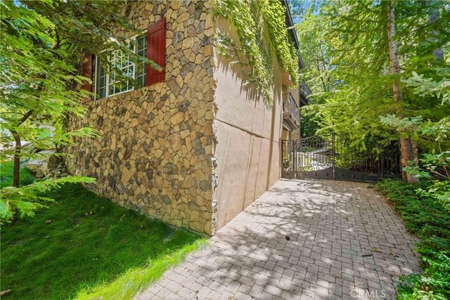 30151 Skyline, Running Springs, CA 92382