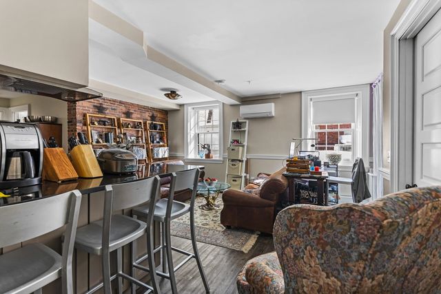 80 State St Apt 202, Portsmouth, NH 03801