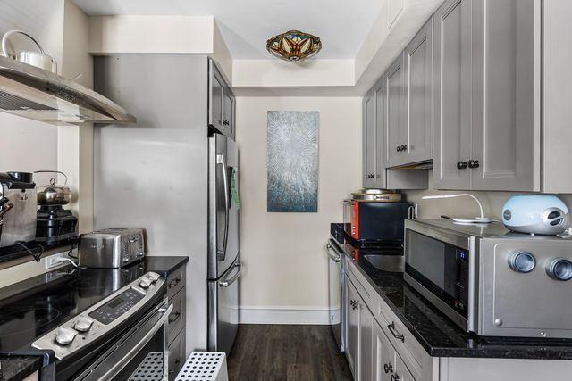 80 State St Apt 202, Portsmouth, NH 03801