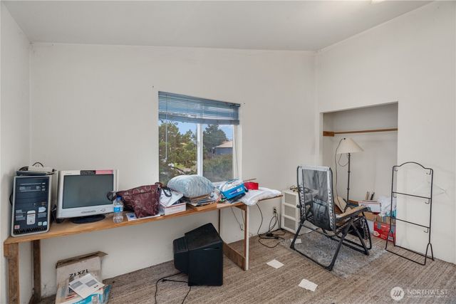 221 E Elizabeth Avenue, Westport, WA 98595