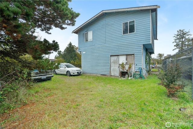 221 E Elizabeth Avenue, Westport, WA 98595