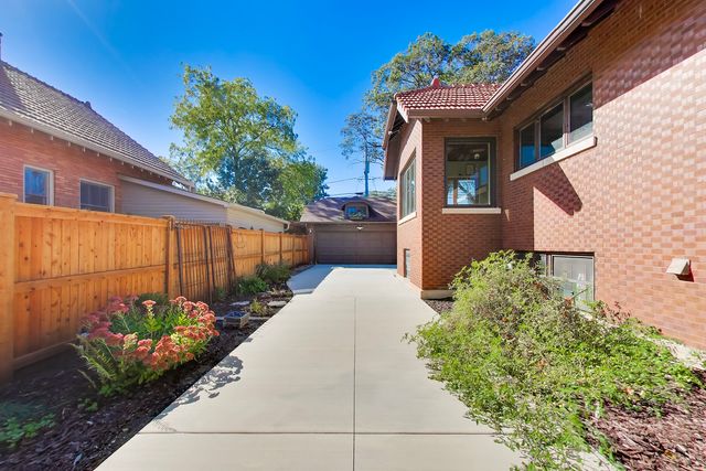 10516 S Seeley Avenue, Chicago, IL 60643