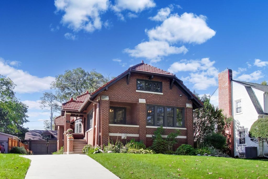 10516 S Seeley Avenue, Chicago, IL 60643