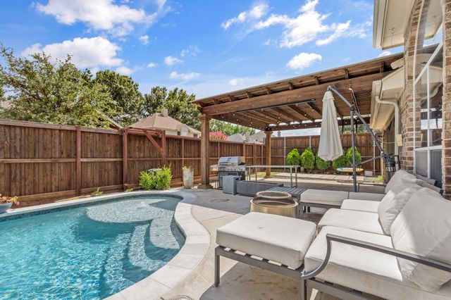 624 Mossycup Oak Drive, Plano, TX 75025