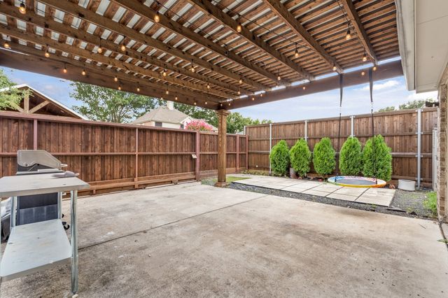 624 Mossycup Oak Drive, Plano, TX 75025