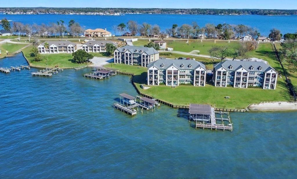 2112 Fm 3186 E5, Onalaska, TX 77360