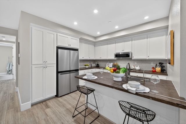 5425 Melissa Ln 221, Dublin, CA 94568