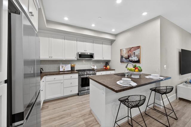 5425 Melissa Ln 221, Dublin, CA 94568