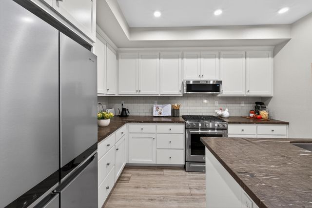 5425 Melissa Ln 221, Dublin, CA 94568