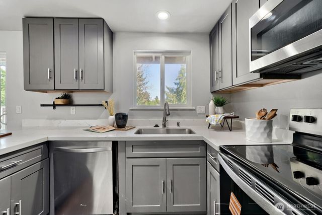 217 Capri Place, Everett, WA 98203
