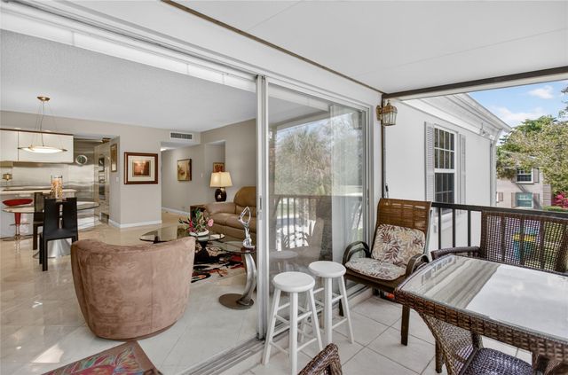 9001 Jacaranda Lane 201, Plantation, FL 33324