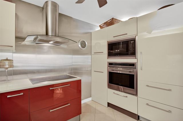 9001 Jacaranda Lane 201, Plantation, FL 33324