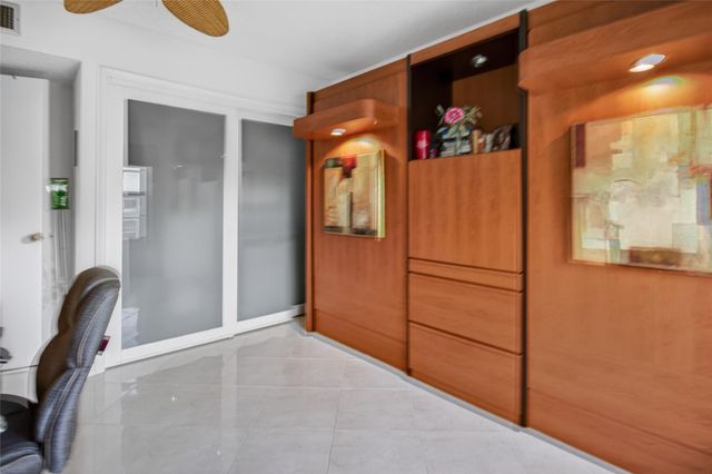 9001 Jacaranda Lane 201, Plantation, FL 33324