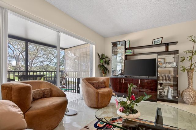 9001 Jacaranda Lane 201, Plantation, FL 33324