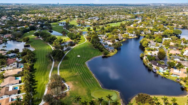 9001 Jacaranda Lane 201, Plantation, FL 33324