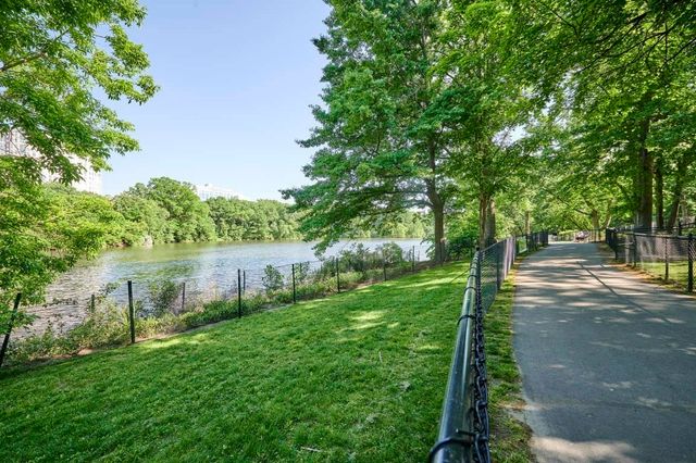 33 Pond Ave. 509, Brookline, MA 02445