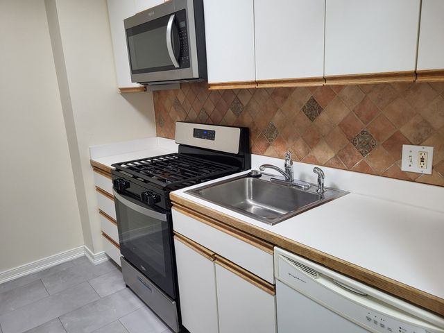 33 Pond Ave. 509, Brookline, MA 02445