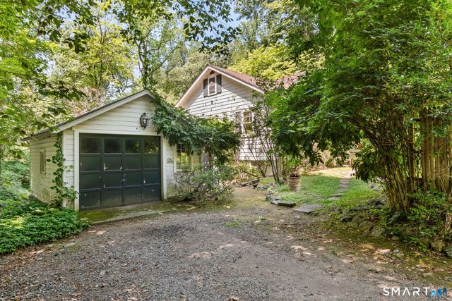158 Spring Water Lane, New Canaan, CT 06840
