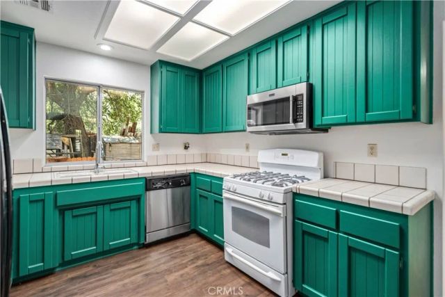 15942 Calle Hermosa, Green Valley, CA 91390