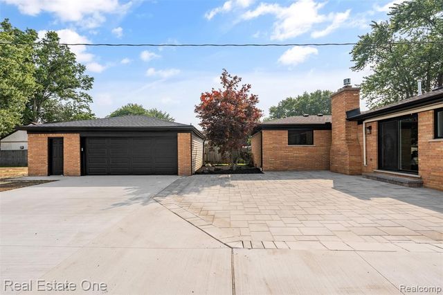 47900 Jefferson Avenue, Chesterfield, MI 48047