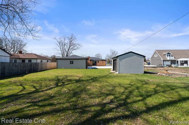 47900 Jefferson Avenue, Chesterfield, MI 48047