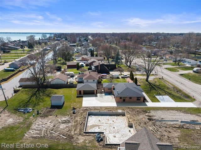 47900 Jefferson Avenue, Chesterfield, MI 48047