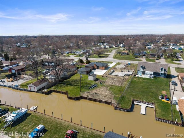 47900 Jefferson Avenue, Chesterfield, MI 48047