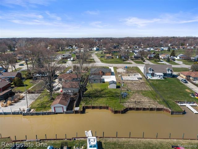 47900 Jefferson Avenue, Chesterfield, MI 48047