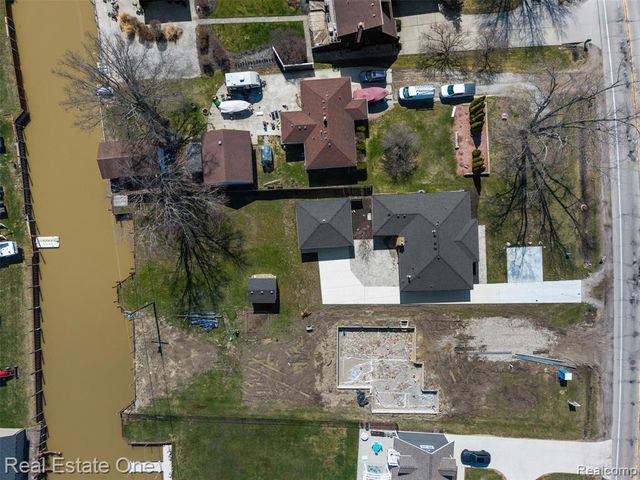 47900 Jefferson Avenue, Chesterfield, MI 48047