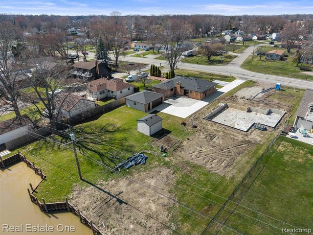 47900 Jefferson Avenue, Chesterfield, MI 48047