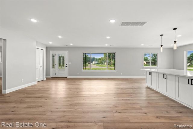 47900 Jefferson Avenue, Chesterfield, MI 48047