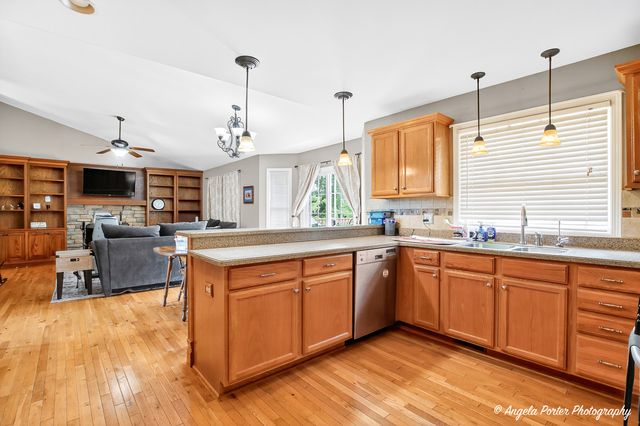 209 Geneva Lane, Mchenry, IL 60051