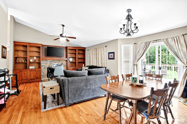 209 Geneva Lane, Mchenry, IL 60051