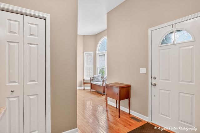 209 Geneva Lane, Mchenry, IL 60051