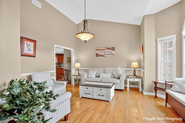 209 Geneva Lane, Mchenry, IL 60051