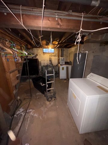 47 Arbutus St, Springfield, MA 01109