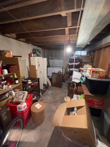 47 Arbutus St, Springfield, MA 01109