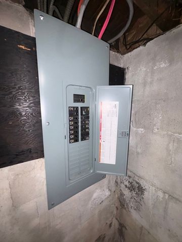 47 Arbutus St, Springfield, MA 01109