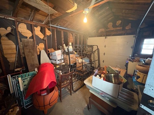 47 Arbutus St, Springfield, MA 01109