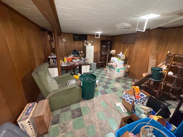 47 Arbutus St, Springfield, MA 01109