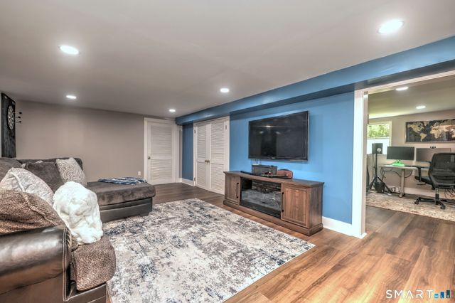 37 Deer Park Road, Simsbury, CT 06089