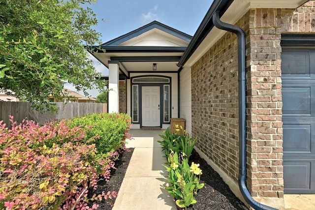 7004 Heine Farm RD 2, Del Valle, TX 78617