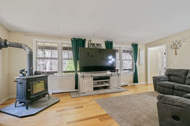 41 Friar Tuck Way, Wolfeboro, NH 03894
