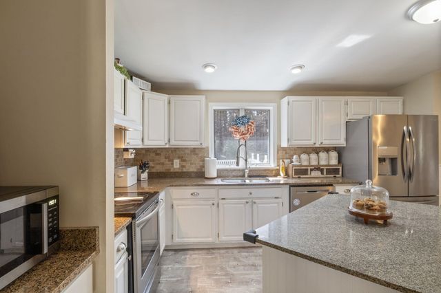 41 Friar Tuck Way, Wolfeboro, NH 03894