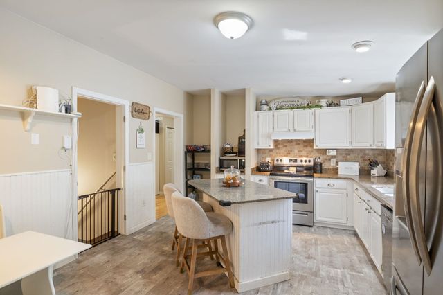 41 Friar Tuck Way, Wolfeboro, NH 03894