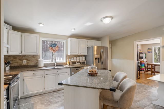 41 Friar Tuck Way, Wolfeboro, NH 03894